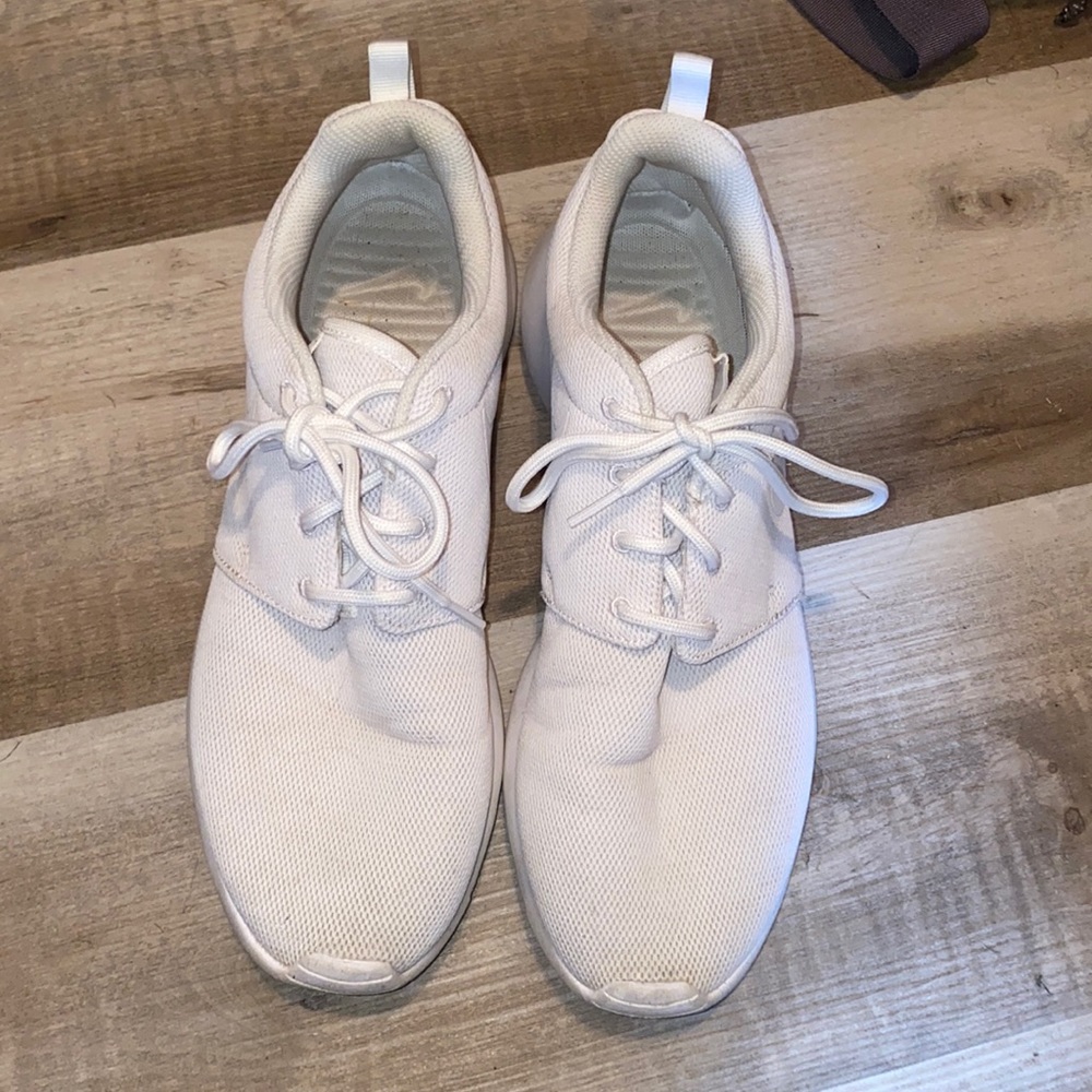 Nike tennis shoes